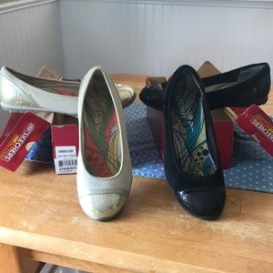 Selling as a lot of two pairs of sketcher cream and black 9.5